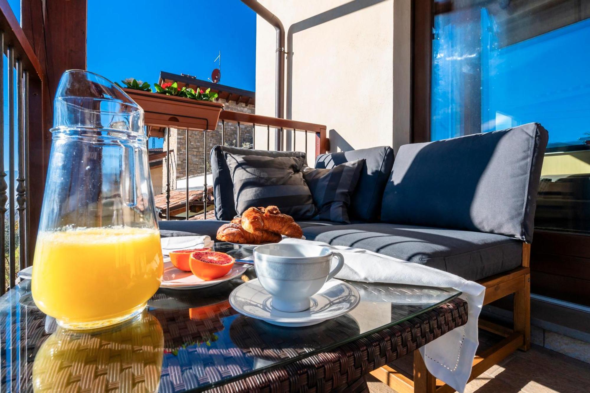 Iseo Lake Villa Con Vista Lago E Piscina Costa Volpino Kültér fotó